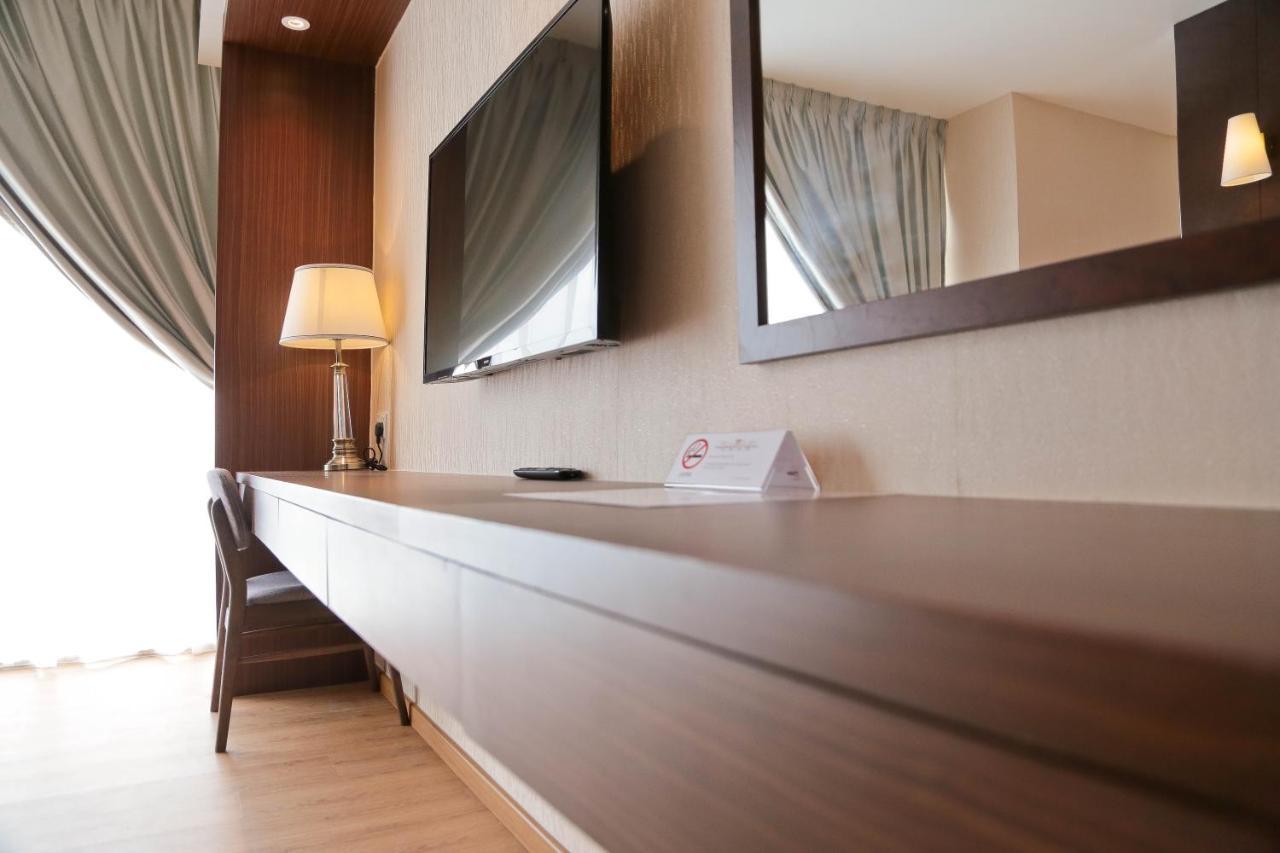 Top Holiday Hotel Seri Kembangan Extérieur photo