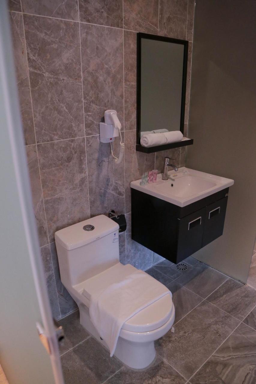 Top Holiday Hotel Seri Kembangan Extérieur photo
